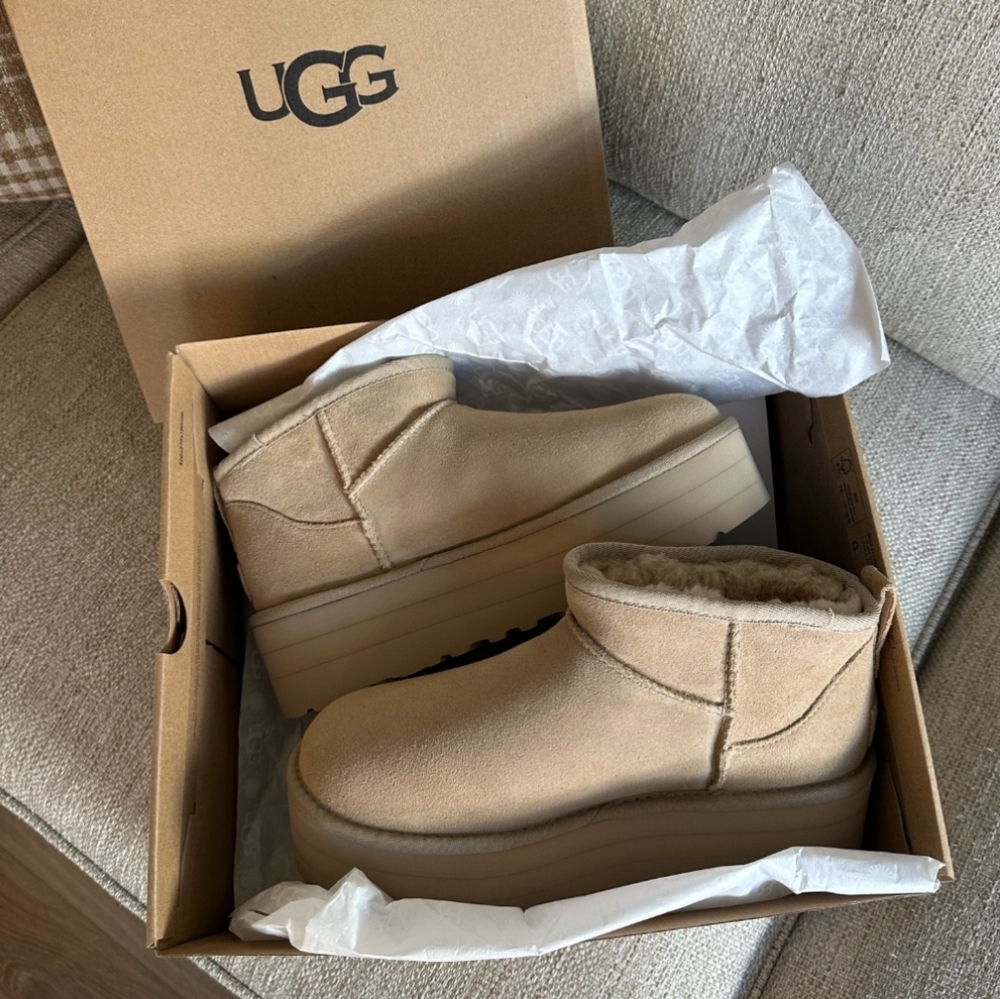 UGG CLASSIC ULTRA MINI PLATFORM Size 7  Size 8